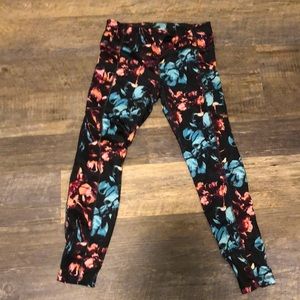 I’m selling work out leggings size small stretchy